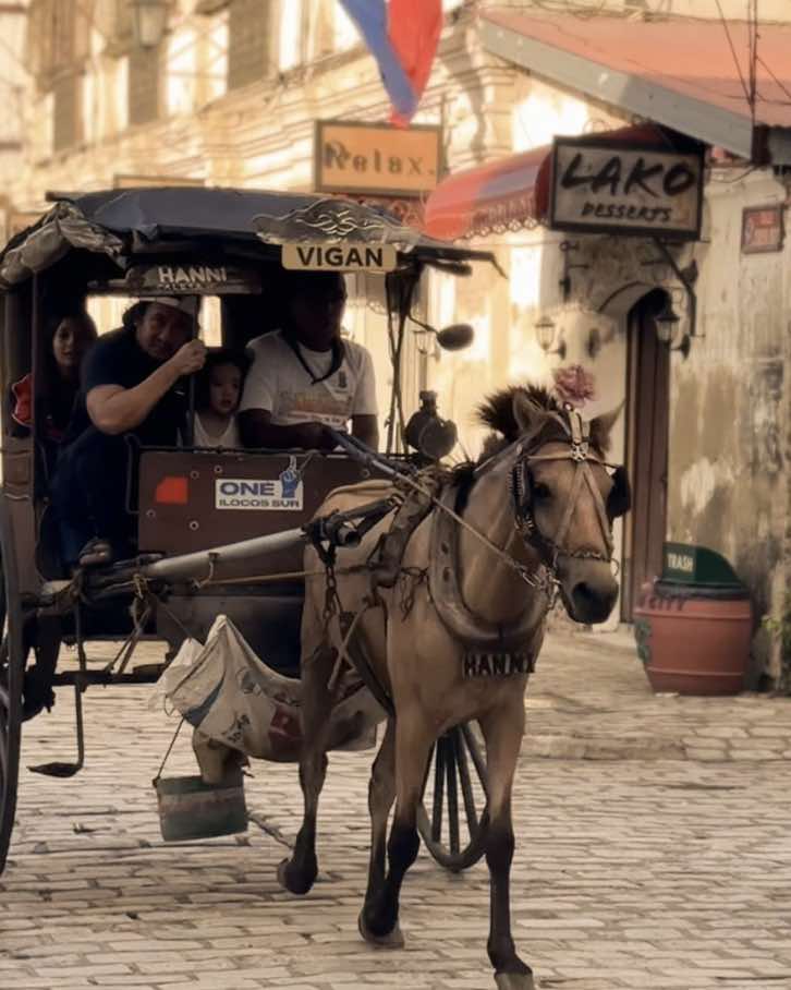Vigan, ang ganda mo✨ 📍Calle Crisologo, Vigan City, Ilocos sur  #ilocos #vigan #callecrisologo #cinematography #date #coffeeph 
