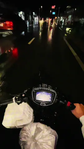 Giữa đêm mưa, chỉ có tiếng gió và nỗi buồn chạy song song☺️#y15zr #xuhuongtiktok #xhhhhhhhhhhhhhhhhhhhhhhh 