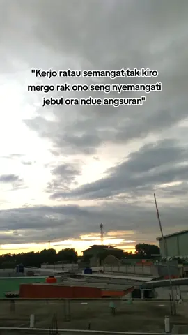 #kerjo mempeng ngoyak dunyo 😌 #fypp #semangatkerja 