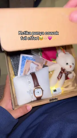 Sederhana, tapi aku sukaaaa😭💗 #fyp #hampers #hampersbox #giftbox #kadopacar #kadocewek #giftideas 