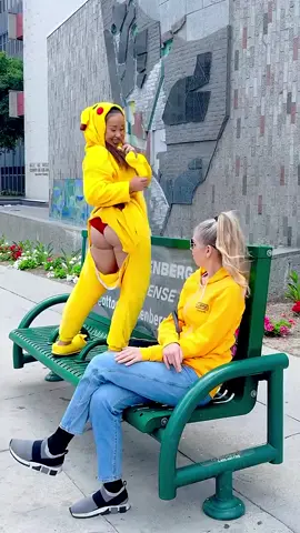 Did the passerby feel ashamed of my prank？🙌🏼🤷🏻‍♀️ IT DOESN'T BOTHER ME..LA ELVÍRA #shorts