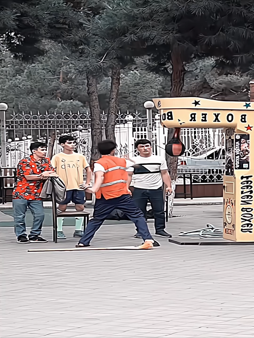 Cleaner prank 🧹 25 KG mop #calisthenics #anatoly #gym #motivacao #workout #fyp 