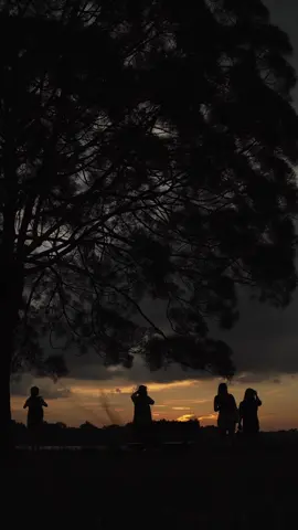 My favourite spot to watch the sunset in Singapore.  🇸🇬 I don’t understand the meaning of this song but feels sad with my video. 🤓 #singapore #sunset 