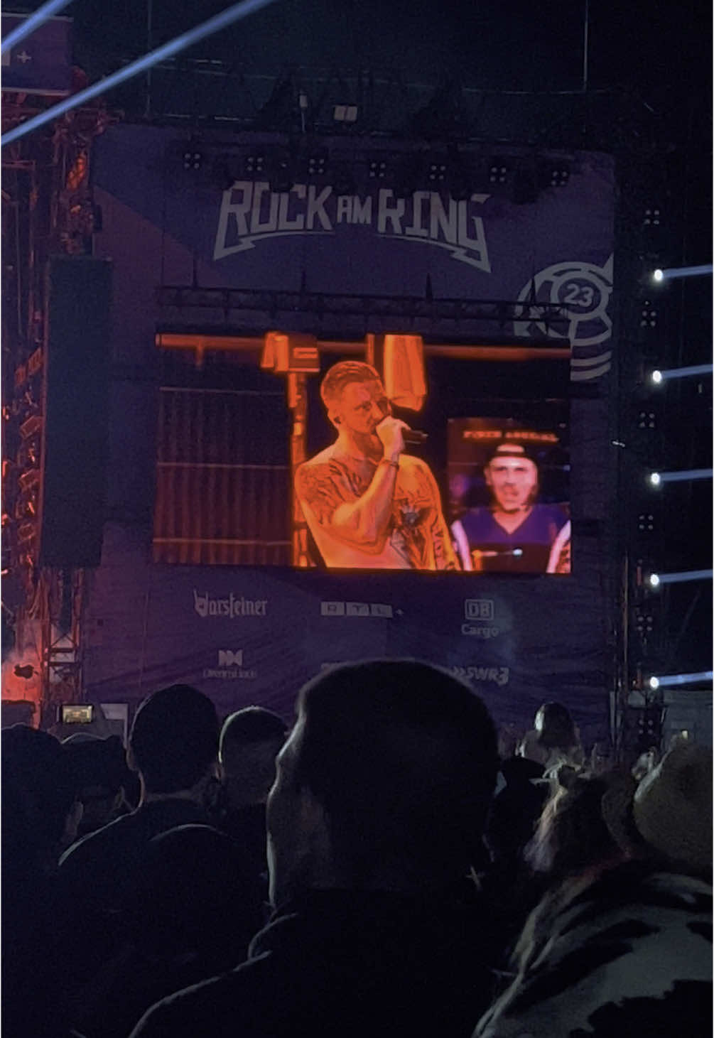 Finch x Tream Live @ Rock am Ring – 3. Juni 2023 🎤 Premiere von „Liebe auf der Rückbank“ – Partyeskalation auf der Mandora Stage Am 3. Juni 2023 feierten Finch und Tream die Live-Premiere ihres gemeinsamen Songs „Liebe auf der Rückbank“ beim Rock am Ring. Der Track, am selben Tag veröffentlicht, wurde erstmals live auf der Mandora Stage präsentiert und sorgte für ausgelassene Stimmung unter den Festivalbesuchern.    📼 Alles original und unbearbeitet – direkt aus der Zeit, als der Beat über die Eifel rollte und die Rückbank zum Dancefloor wurde. 📍 Aufgenommen am 3. Juni 2023 beim Rock am Ring, Nürburgring, Deutschland. #F#FinchT#TreamL#LiebeAufDerRückbankR#RockAmRing2023L#LiveKonzertK#Konzertkistef@finchT@Tream