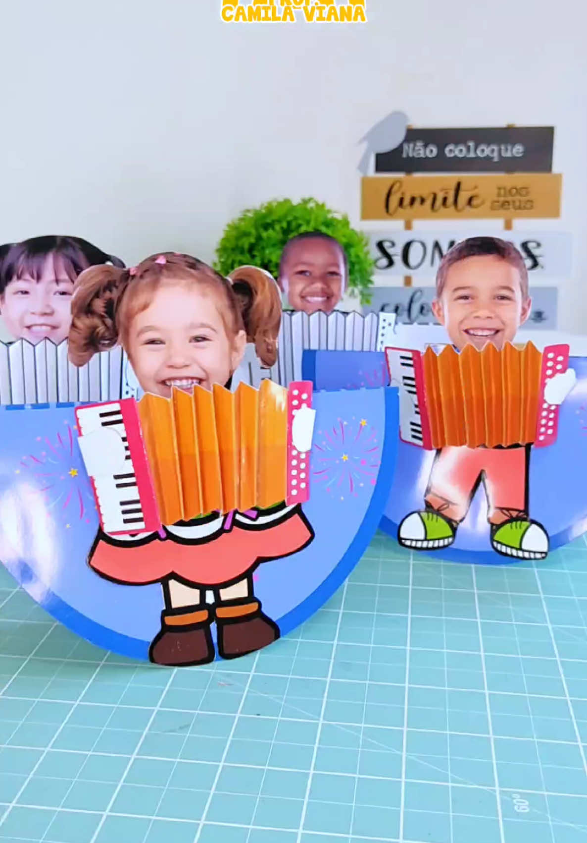 ATIVIDADE INTERATIVA - BALANÇO DOS SANFONEIROS 🪗 ACESSE O LINK QUE ESTÁ NA BIO DO NOSSO PERFIL 💛 NO KIT CONTÉM: - CORPINHO MENINA E MENINO (COLORIDO E PARA COLORIR). - SANFONA (COLORIDA E PARA COLORIR). - BASE BALANÇO. 🪗 TIRE FOTOS DOS ROSTINHOS DAS CRIANÇAS, IMPRIMAM E COLE NOS CORPINHOS. (APROVEITE PARA TRABALHAR IDENTIDADE E CARACTERÍSTICAS FÍSICAS COM AS CRIANÇAS). ✨O PDF DO MATERIAL ESTÁ CUSTANDO APENAS 6,00  #festajunina2025 #festajunina #festajulina #ideiascriativas #sãojoao #idéiascriativas 