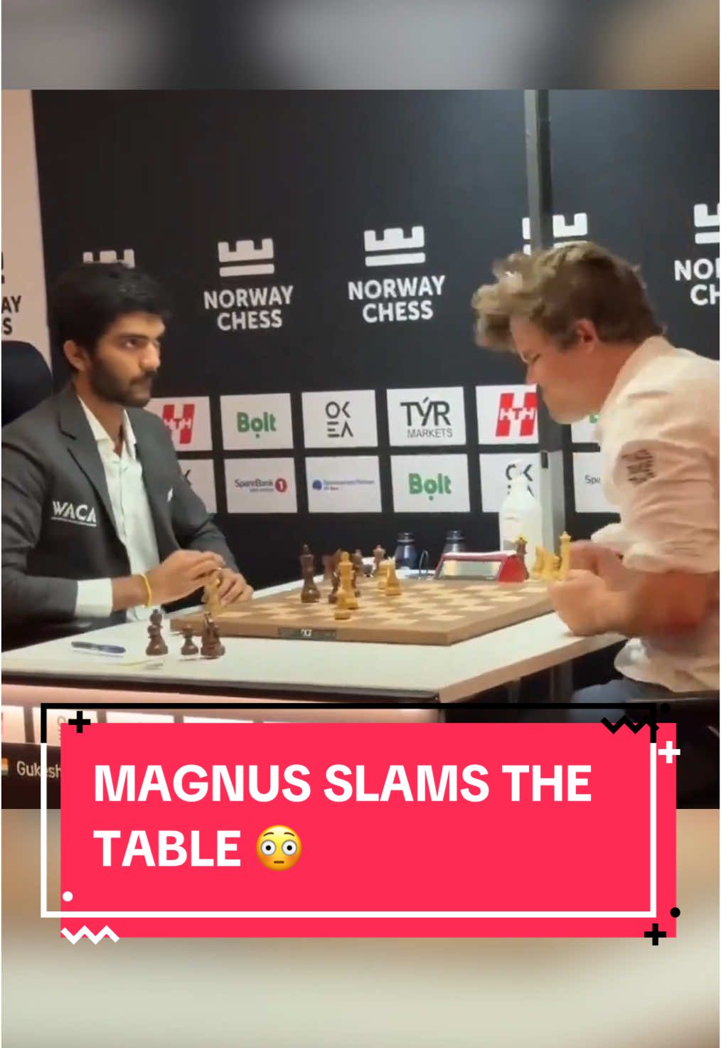 Chess Grandmaster Magnus Carlsen slams the table after a shocking upset win from Gukesh Dommaraju.  (🎥: X/adityasurroy21) 
