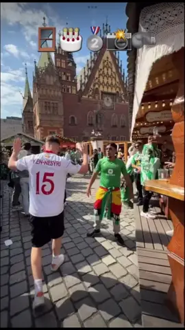 Betis fan pushes Thogden for wearing a Sevilla shirt #thogden #realbetis #sevilla (shortened clip) 