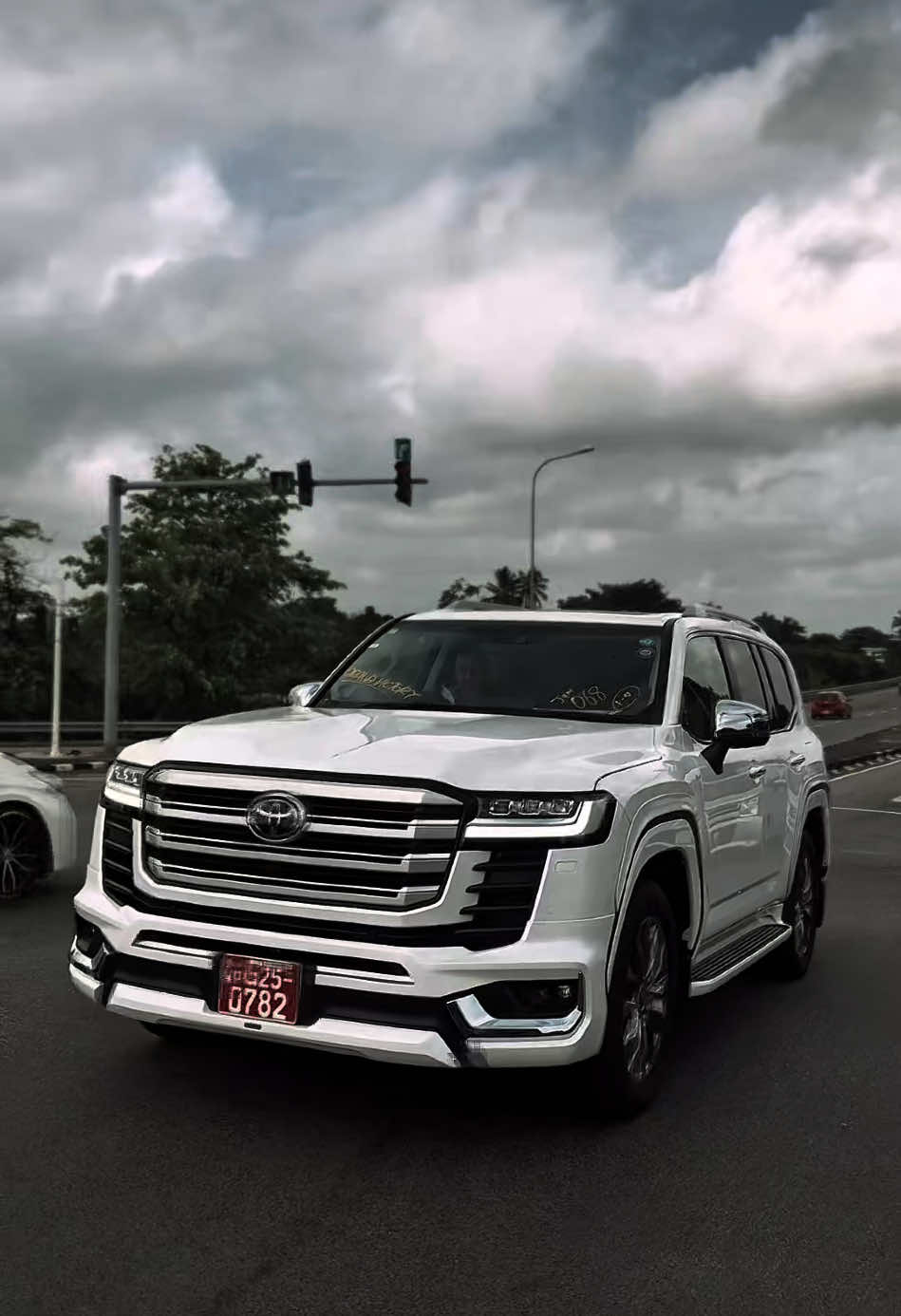 එයාගෙ ලස්සන 🕊️🫶🏻 !!! . . . #fyp #brandnew #landcruiser #lc300 #lc300 70th anniversary #v6 #foryou 