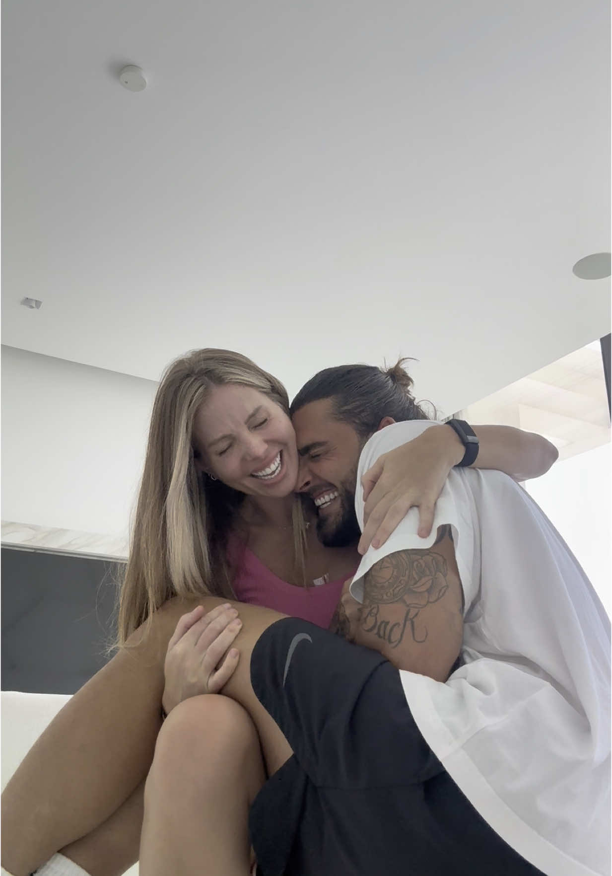 Notre jeu préféré que je le porte comme ça, dans les piscines en public, on part à tous les coups 😂❤️ @Thibault Garcia 