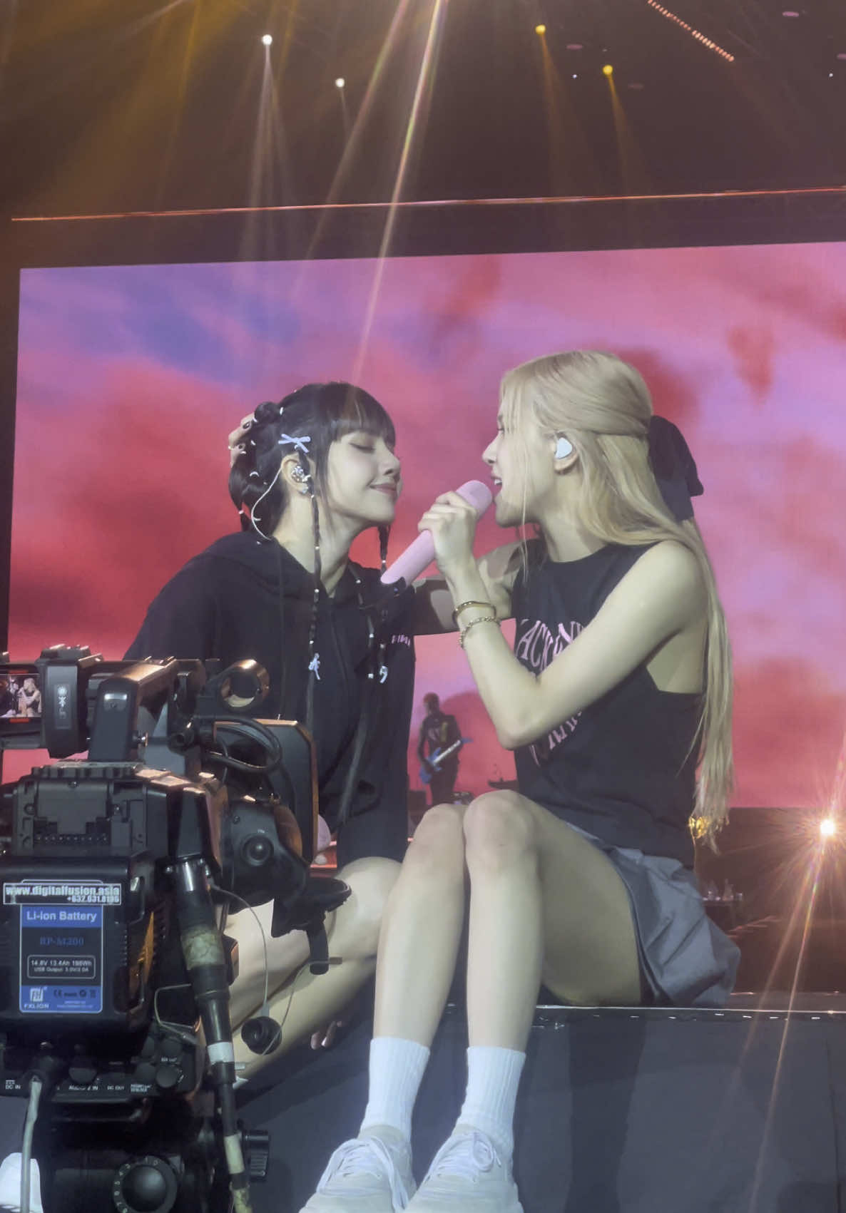 VIP Pit @blackpinkofficial @LISA @ROSÉ #blackpink #fyp #fypage #deadline 