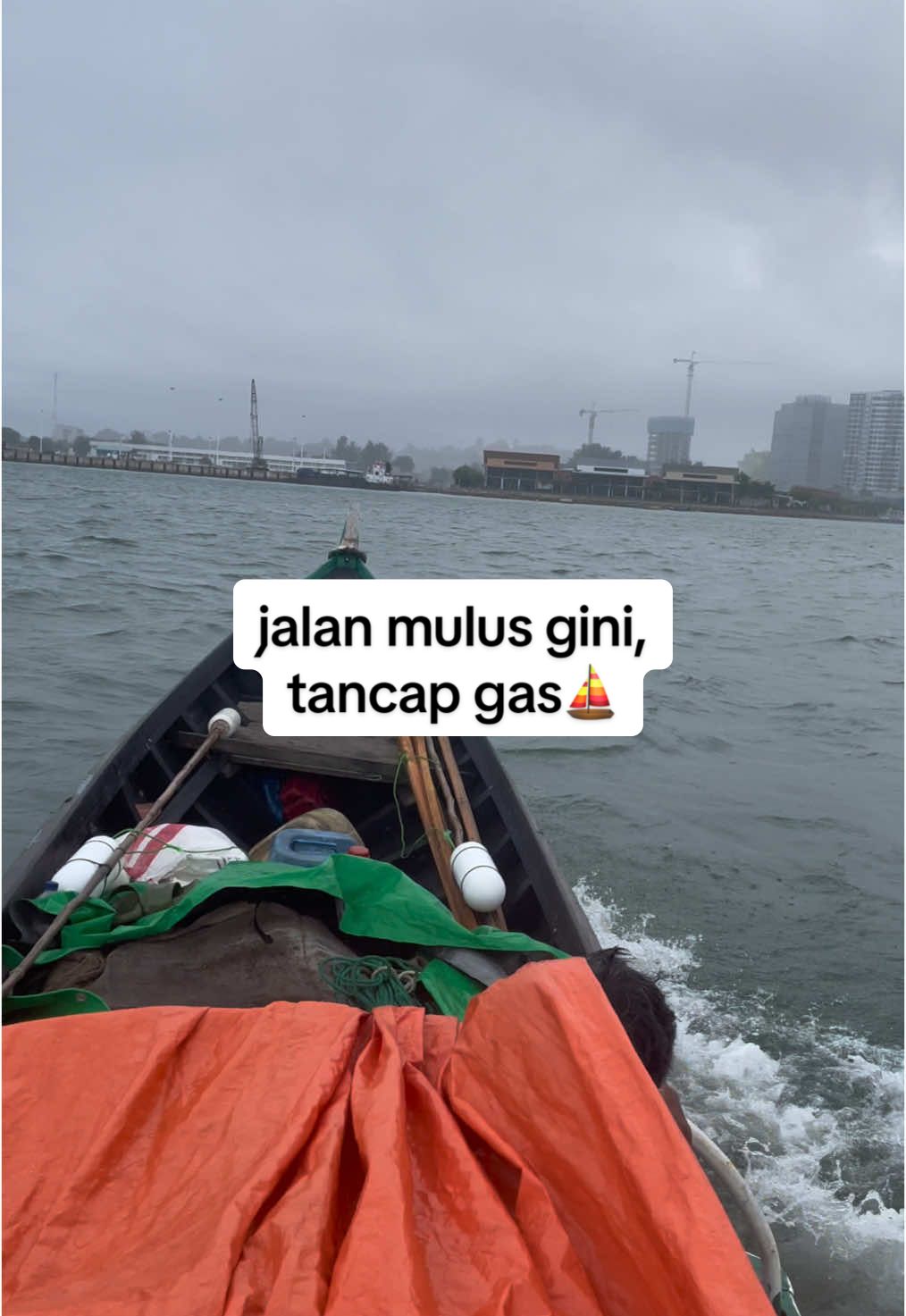 jalan mulus gini, ya tancap gas🚣‍♀️ #pompong #laut #fishing 