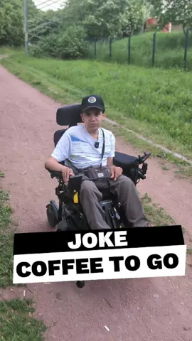 Warum wirkt euer Coffee to GO nicht @starbucksde ? #spaß #humor #wheelchair #wheelchairlife #memestiktok