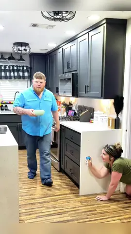 Family scared 🤣🤣#scare #scared #scareprank #prank #fun #funny #virral #trending #fyp #foryoupage #jumpscare #family #challenge #couple 