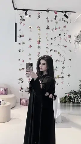 - من كثر رقّتها تزهُر حتى في طلتها. 