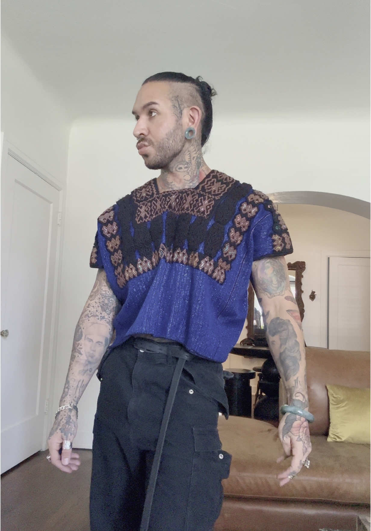 It’s a little over cast in Phx🌥️ and this might be my only chance to wear this huipil from Chiapas until fall. #ropa #mexico #styaling #OOTD #grwm #mensfashion #moda #textiles #hechoamano  #arizona 