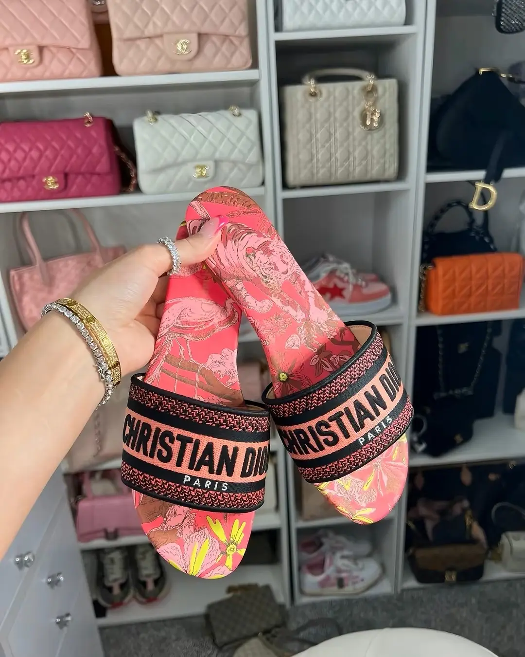 #creatorsearchinsights #stevemadden, #hermessandals, #fashionfinds, #affordablefashion, #styleinspo #fyp #foryoupage #parati #fresita #guerita #morenita #designerpurse #dior #cute #fashion #viral #blowthisup #coquette #luxury #mexican #latina #OOTD #outfits#chetta #sandals 