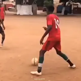 #AfricanSkills   #FunnyFootball   #StreetFootball   #AfricaToTheWorld   #FootballComedy   #Superjack14   #FYP @mohanza  follow 