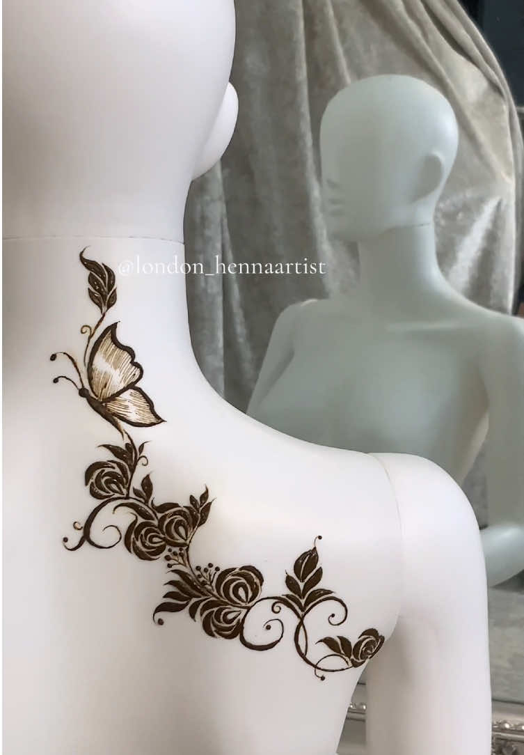 #creatorsearchinsights Stunning Henna back Designs for Every Occasion #hennadesign, #hennaart, #butterflyhenna , #hennainspo, #backhenna