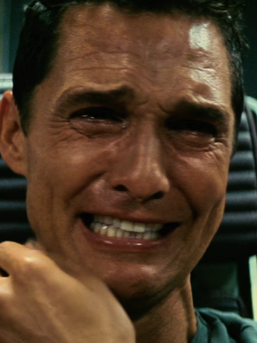 Matthew McConaughey contou em entrevistas que a cena de choro ao assistir aos vídeos da família em Interestelar foi feita em uma única tomada. Ele explicou que pediu para assistir aos vídeos pela primeira vez durante a gravação, para que sua reação fosse 100% autêntica, sem saber o que estava por vir. “A primeira tomada é quando você realmente está reagindo, então eu queria assistir àquela gravação pela primeira vez, sem antecipar o que viria a seguir ou o que eles diriam depois.” #teoriacinematografica #interstellar #matthewmcconaughey #interestelar #christophernolan #hanszimmer