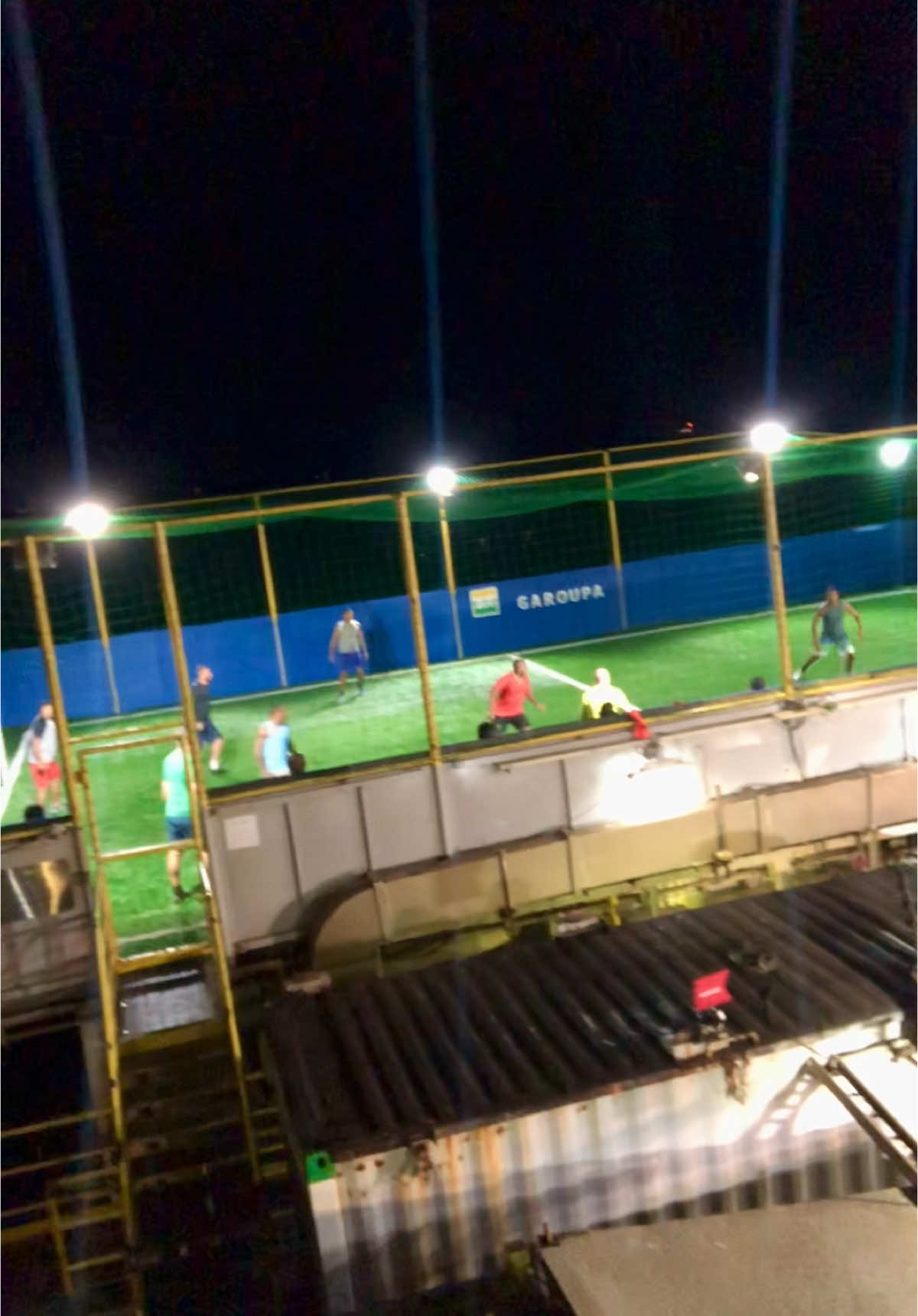 Um futebol em alto mar, boraaaa? #futebol #futebolbrasileiro #bola #altomar #offshore #drible #brasil #brasil🇧🇷 #ocean #soldadooffshore 