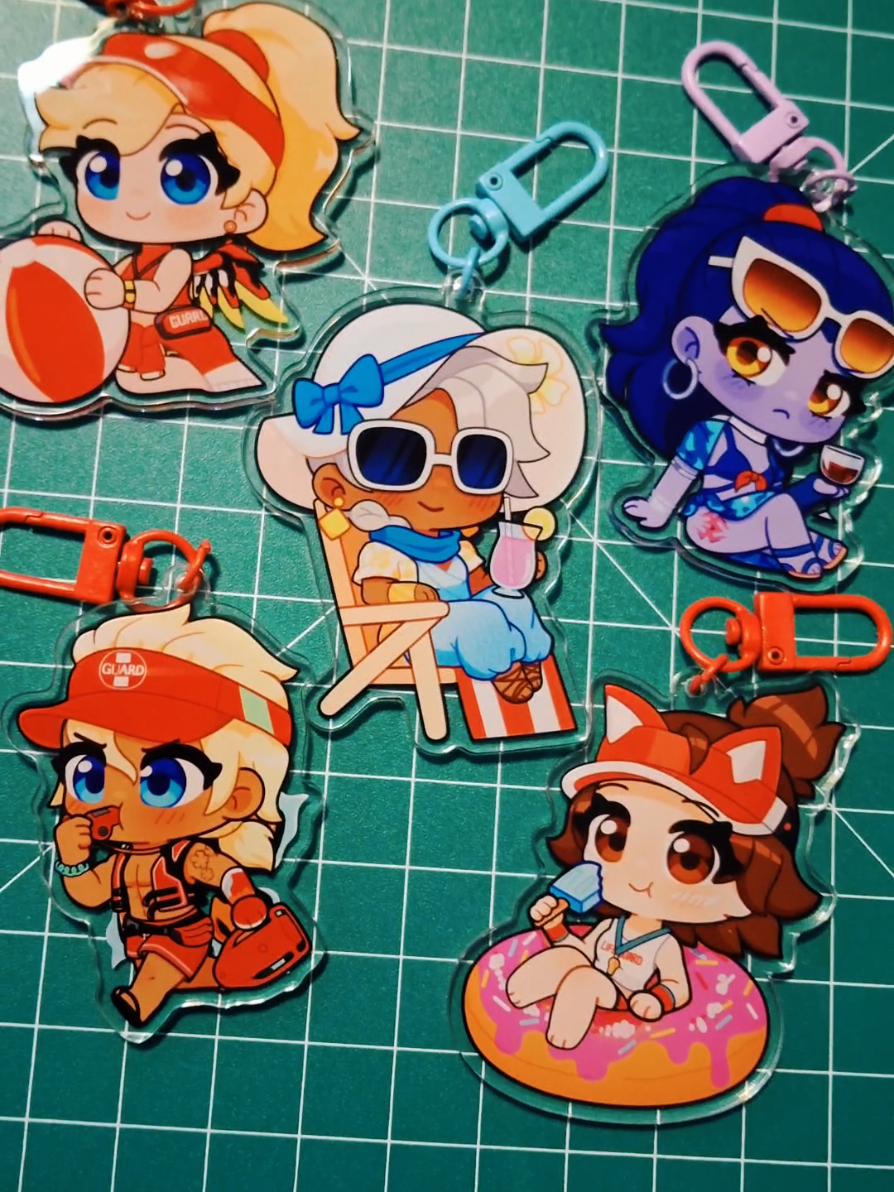 Llaveros de Overwatch en playa 🏖☀️ Disponibles en mi pagina de Etsy🧡 Tambien puedes enviarme un DM en mi IG 