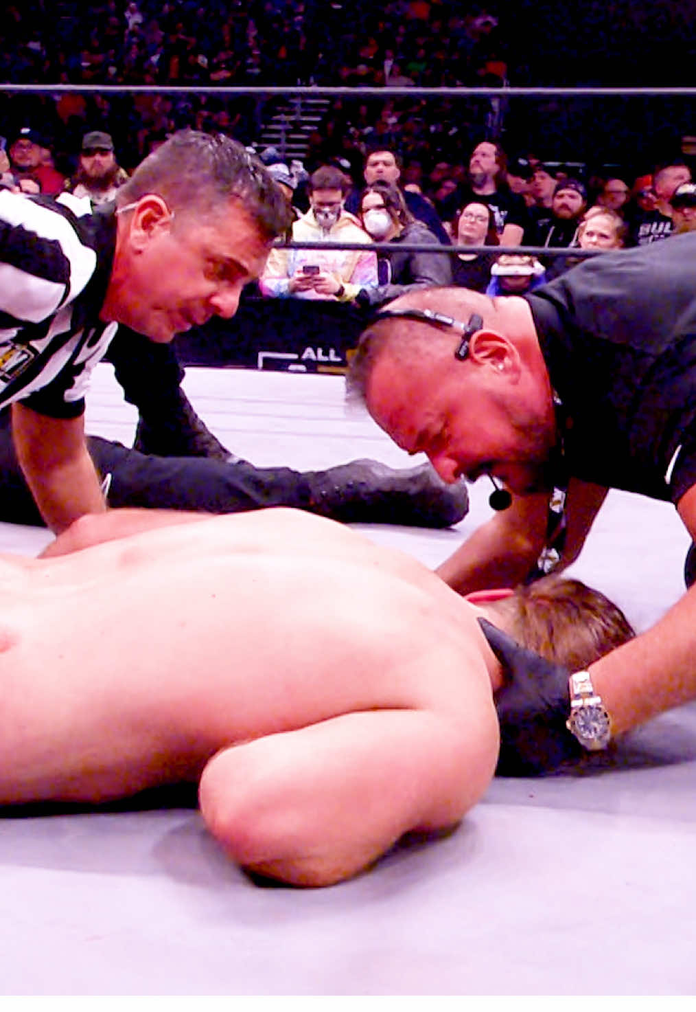 DOCTOR STOPPAGE ❌ The first battle between Jon Moxley and Hangman Adam Page ended in shocking fashion! 🤯