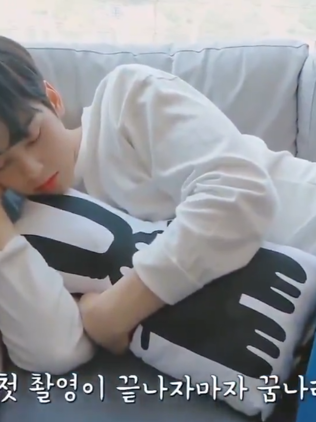 nunu durmiendo en todos lados 😴 #eunwoo #eunwooedit  #chaeunwoo #chaeunwoo  #leedongmin #eunwoo  #eunwoo #astro #astro  #chaeunwoo #eunwoo  #paratii #foryoupage #eunwoo 
