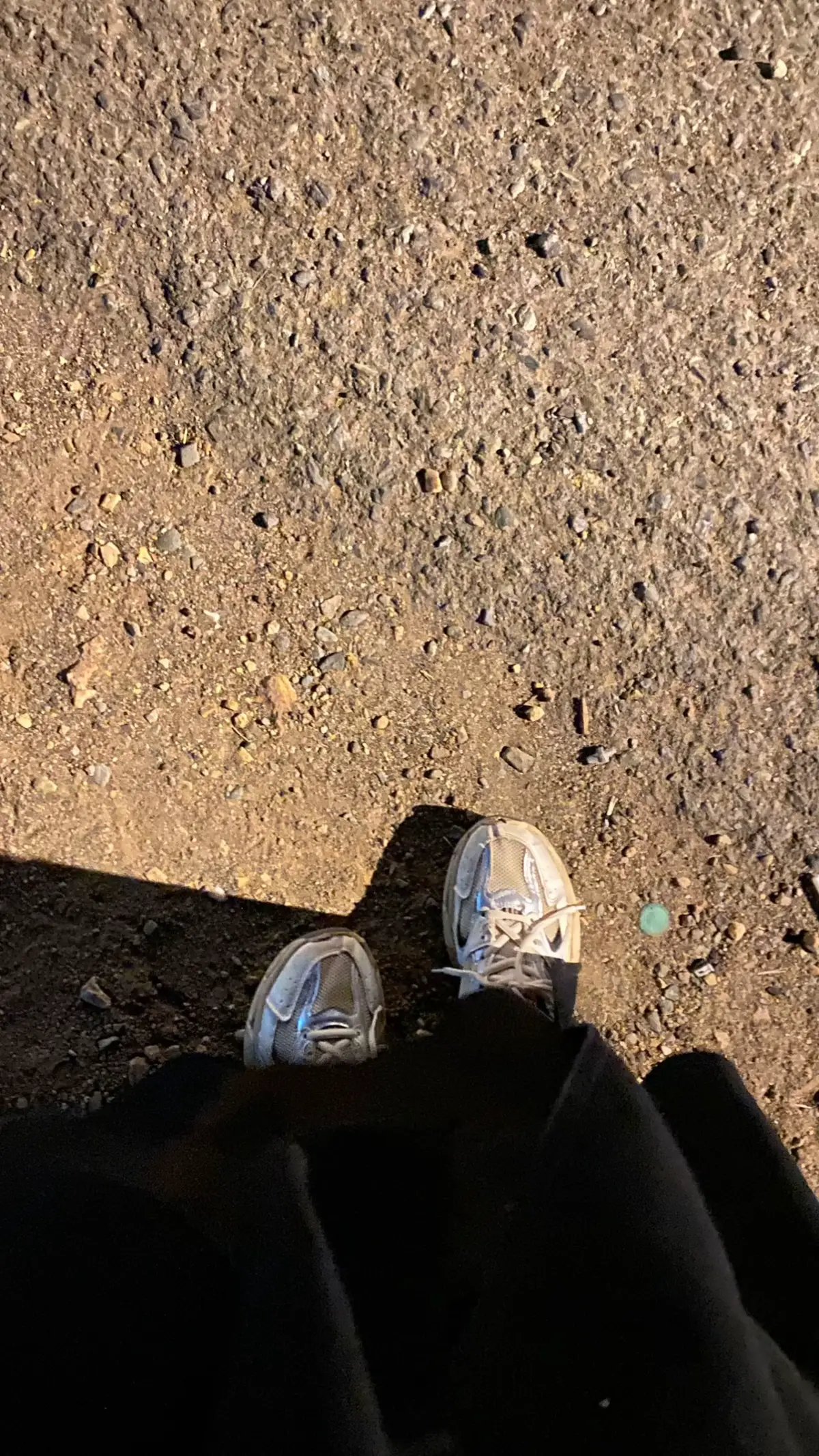 حبيبي الإول ترا الإحساس دين انسى وأنا بنسى الجروح المزمنه اضحك وانا بضحك معاك الضحك زين ..بكرا يجينا يوم حزن ونحزنه ❤️