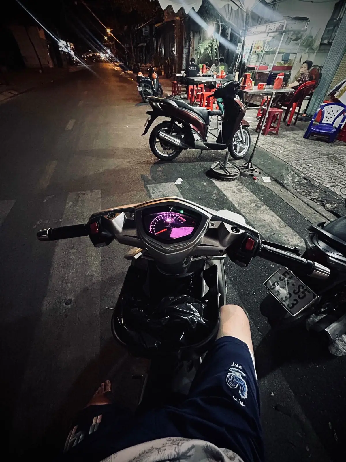 “Diều bay , dây đứt , về thôi Người đi rồi , day dứt , thừa thôi.”