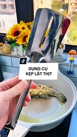 Có chiếc kẹp lật thịt này việc nấu các mơn chiên rán , tiện lợi và dễ dàng quá các bác ạ#dungcukeplatthitcachien #kepdochienran #dungculambep #dodungnhabep #nhacuadoisong #giadungtienich #dungcutienich #nauan #dungtrainghiem68 