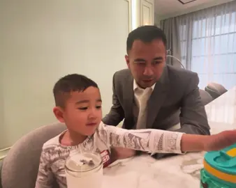 Ajja tanggap sekali langsung nawarin papa raffi minum😍👏 #MasyaAllah #rayyanzamalikahmad #raffinagita1717 #raffiahmad #rayyanza 