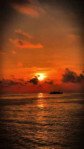 Là tại anh sai cứ mãi chạy theo, 2 chữ “ Tương Lai “ phải gánh trên vai…  #sea #sunset #fyp #foryou #xuhuongtiktok #fypシ゚viral🖤video 