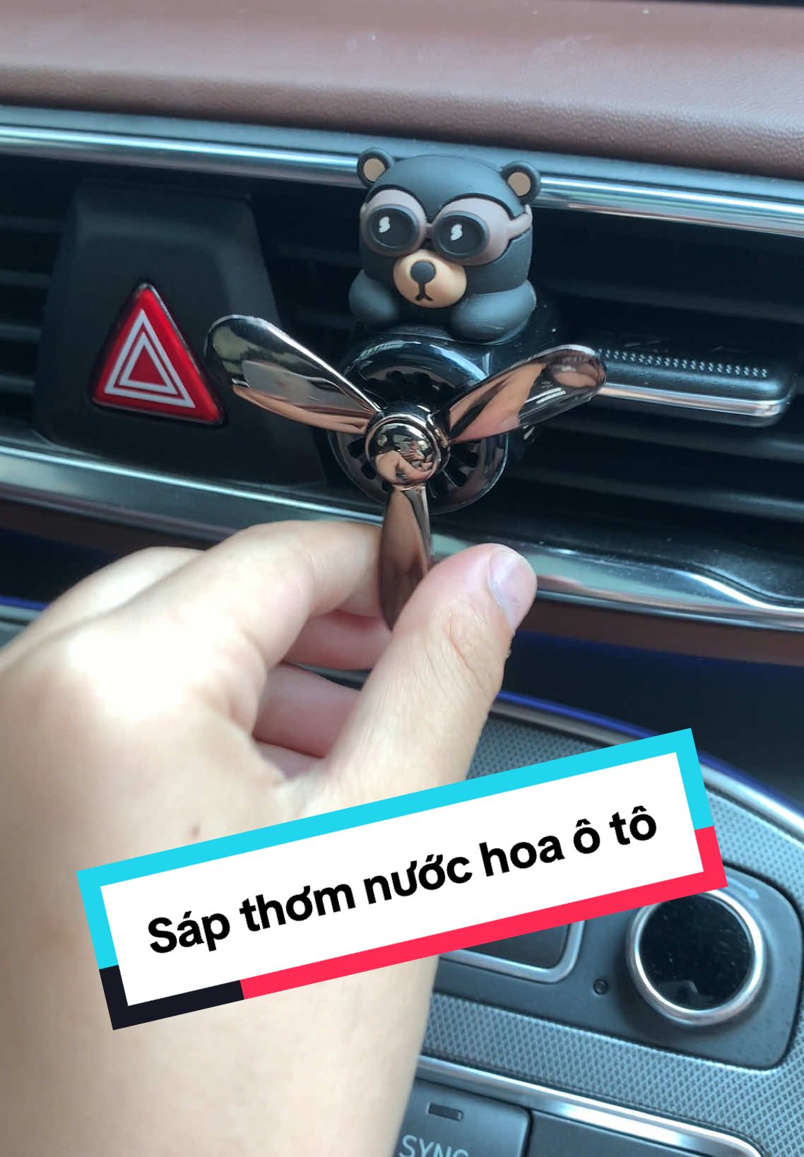 Sáp thơm nước hoa ô tô gấu Hako kẹp cửa gió điều hòa,quạt trang trí nội thất xe,hương thơm cao cấp khử mùi🥰🥰#khongmenshop97 #nuochoaoto #sapthomnuochoacaocap #gauhako #trangtrinoithatxehoi 