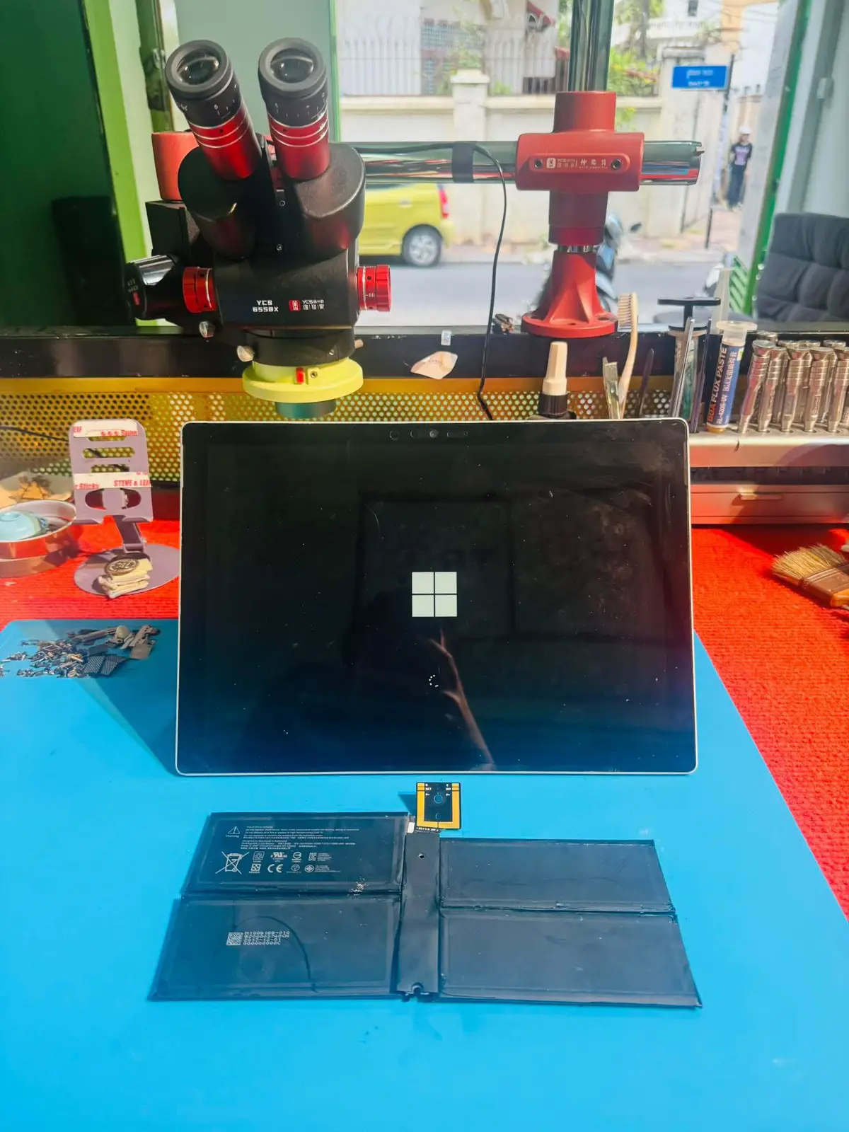 Surface Pro 5 Battery Replacement 🔋  សេវាកម្មជួសជុលComputer MacBook Laptop ⭐️ #macbookrepair #laptoprepair #surfacerepair  ហាងយេីងក៏មានទទួលប្ដូរគ្រឿងបន្លាស់ #Macbook #laptop Screen Battery Trackpad Keyboard គ្រប់ប្រភេទ⭐️ 📲 0964566640 Smart  📲 077770340    Cellcard  📲Telegram . https://t.me/TraFix_Computer  🏠 ទីតាំង ផ្ទះលេខ27AE0 ផ្លូវ280  រាជធានីភ្នំពេញ  #GoogleMaps https://maps.app.goo.gl/Z57uoQo5Nzyc9uXm6