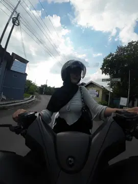 Seneng Di Jak Turing 🥰 #fypage #trending #outfitterbaru #tipscantik #pasmina #pasminakaos #pasminatutorial #yamaha #xmax #riding #motoran #jalanjalan #fyppppppppppppppppppppppp 