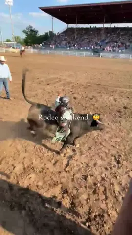 Rainey with the voiceover. ☺️ #rodeotok #rodeoweekend #kansas #missouri #yourfavoritenativefamily #masonkee 