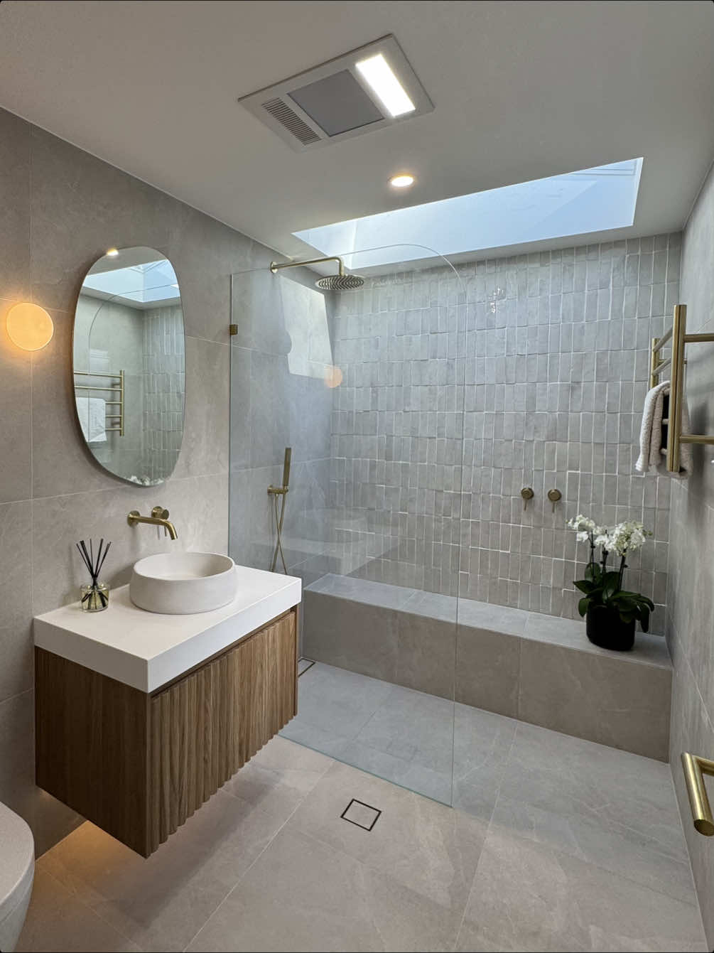 Be showered in both water & sunlight ☀️ Oh what a difference putting in a skylight made to this bathroom. Isn’t it dreamy ✨ #bathroomrenovation #sydneyreno #beaureno #bathroommakeover #showerskylight 