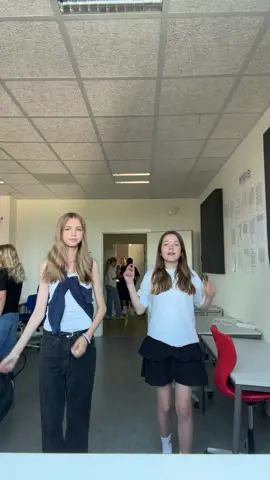 #over14tiktok⚠️⚠️ #viralvideos #makemefamous #blowup? #foruyou #prettycool #makemefamousforever #justagirl #blowthisupforme 