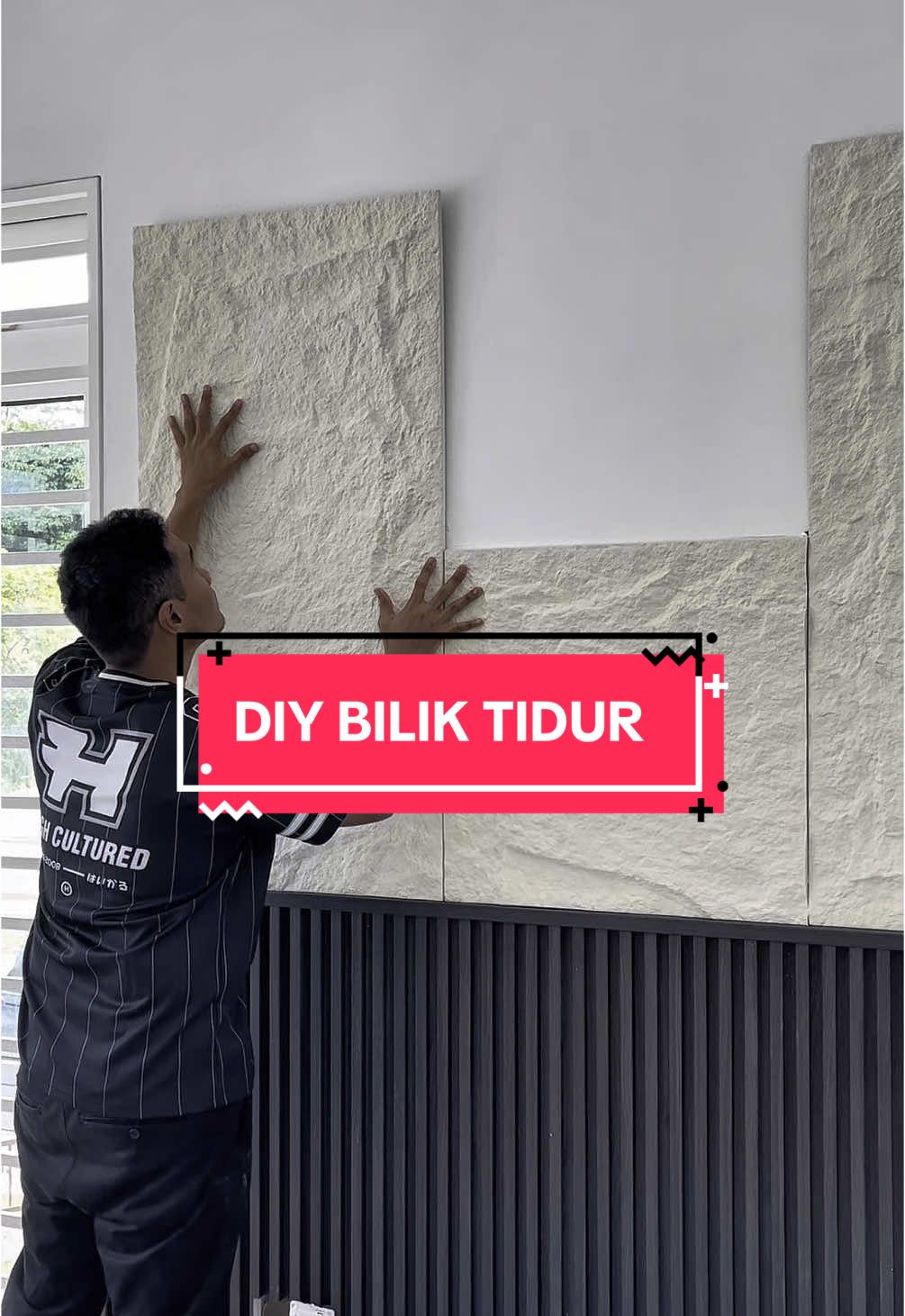 Nak deko dinding bilik tidur dengan hiasan yang trend? Kombinasi Fluted Wall dengan PU Stone memang sesuai #valoobuy #DIY #dekojimat #diyjimat #diysendiri #flutedpanel #flutedwallpanel #viral #dekorasikamar 