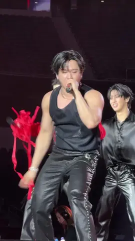 Changbins biceps>> #changbin #straykids #straykidsdominatetour #skz #dominatetour 