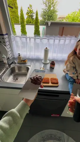 Nutella Toast zum frühstücken #florihamburg #foryou #fypシ #fypシ゚viral #foryoupage #fyp #malermeister #viraltiktok #fürdich #drywall #fyppppppppppppppppppppppp #airless #spachteln #malen #tiktokdeutschland #fürdichpage #nutellatoast #nutella 