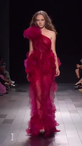 @𝑭𝑨𝑺𝑯𝑰𝑶𝑵 / 𝐄𝐍𝐈𝐌𝐑𝐀 #marchesa#hautecouture#fashionshow #models #catwalk #Runway #dresses #model 