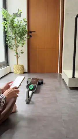 Teknologi ga ada habisnya ya, terkagum-kagum ama vacuum terbaru dari @Dreame.Indonesia  Bukan cuma bisa flat lay 180° tapi bisa diatur maju mundur lewat aplikasi, ngepel bisa pilih pake air panas up to 80° jadi sisa minyak bisa terangkat mudah dan masih banyak fitur yang lain Vacuum Dreame H15 Pro Heat ini baru aja launching akhir Mei 2025, yuk samaan!  #dreame #dreameh15proheat #wetdryvacuum