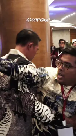 Ketika satu persatu keindahan alam Indonesia dihancurkan hanya demi kepentingan sesaat dan golongan tertentu, diam bukanlah pilihan. Kita semua harus beraksi dan bersuara lebih keras kepada para penguasa. Saat ini Raja Ampat, tempat yang dijuluki Surga Terakhir di dunia, berada dalam ancaman kehancuran oleh tambang Nikel. Hilirasasi nikel yang digadang sebagai jalan menuju transisi energi bersih, ironisnya telah meninggalkan jejak kehancuran di berbagai tempat dari Sulawesi hingga Maluku, dan kini mengancam Raja Ampat.  Mari bersama kita pertahankan keindahan Raja Ampat dari keserakahan oligarki tambang. Satukan suara kita di act.gp/saverajaampat  #saverajaampat #thelastparadise #nikelbukanmasadepan #nikelhancurkankehidupan #papuabukantanahkosong #selamatkanhutanPapua