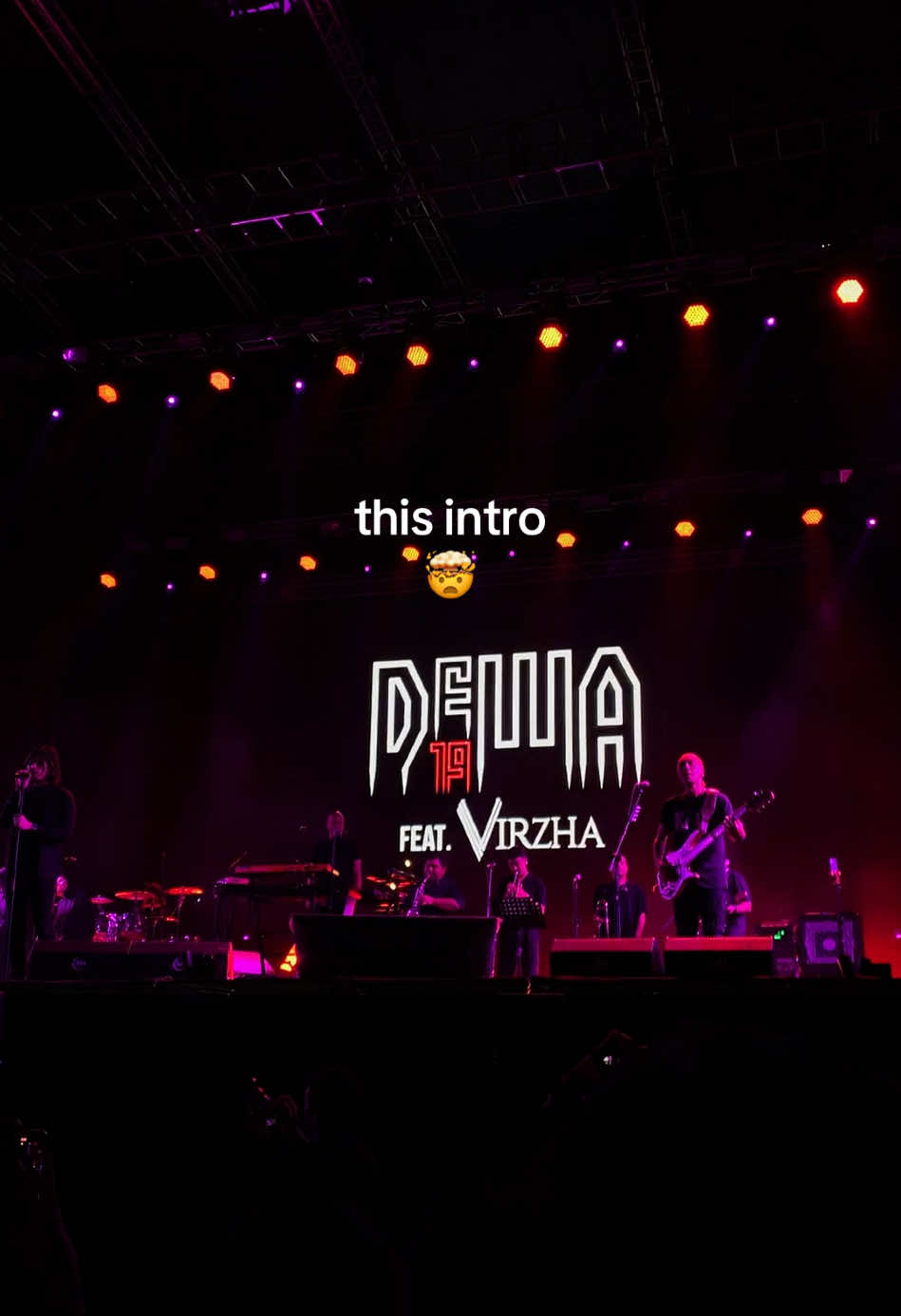 this intro memorable🤩 #dewa19#akumilikmu#ahmaddhani#virzha #fyp@Dewa19@AhmadDhani 
