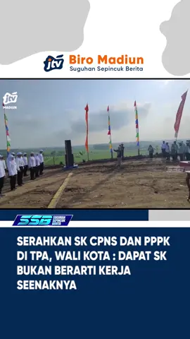 MADIUN - Sebanyak 52 CPNS dan 238 PPPK menerima SK langsung dari Wali Kota Madiun Maidi bukan di gedung mewah, tapi di atas bukit sampah yang diratakan di TPA Winongo. Langkah ini sebagai pesan moral bahwa menjadi ASN bukan hanya tentang status, tapi tentang pengabdian dan rasa syukur. Para pegawai baru diingatkan untuk bekerja dengan hati, melihat langsung realita masyarakat yang perlu dilayani. #Madiun #ASNBerintegritas #SKCPNS #SKPPPK #WaliKotaMadiun #TPAWinongo #PesanMoral #ASNInspiratif #PengabdianTanpaBatas #EmpatiASN #CPNS2025 #PPPK2025