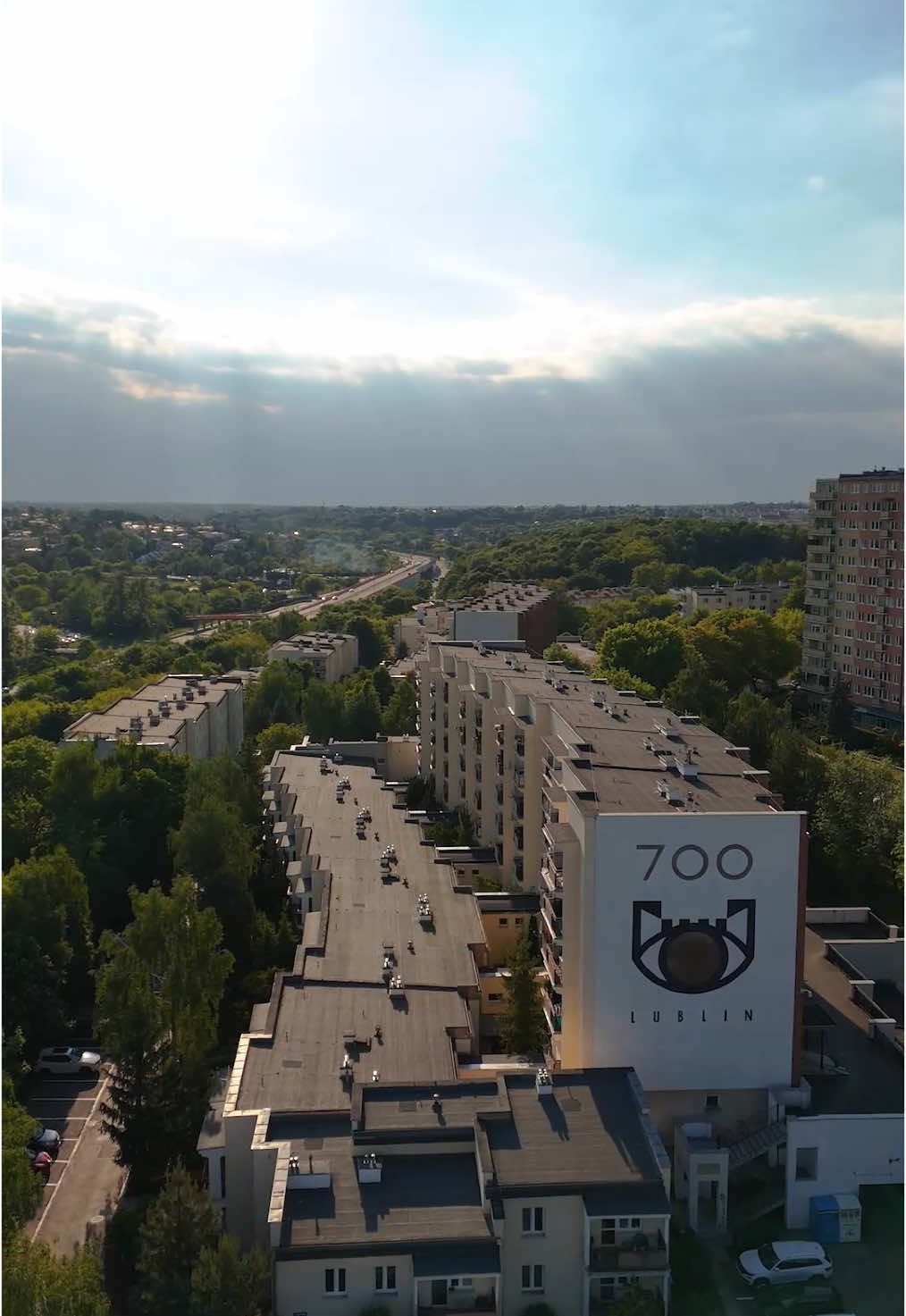 Popołudnie na Czechowie Południu 🌤️ Czytam wszystkie komentarze i obiecuję filmy z dzielnic, o które prosicie🤞🏻#dlaciebie #dc #lublin #lubelskiesmakujżycie #lubelszczyzna #selekcjonerkadrow #poland🇵🇱 #drone #dron #czechow #lublin_poland #lubelskie 