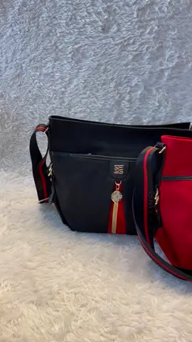 Katie • Size: 24 x 14 x 27 • Bahan: Kanvas Tebal • 3 Pilihan Warna: Hitam, Merah, Navy • Terdapat 1 resleting utama • Terdapat 1 kantong resleting dibagian belakang • Terdapat 2 ruang resleting bagian dalam • Terdapat tali panjang lebar 4 cm • Terdapat kantong resleting dibagian dalam