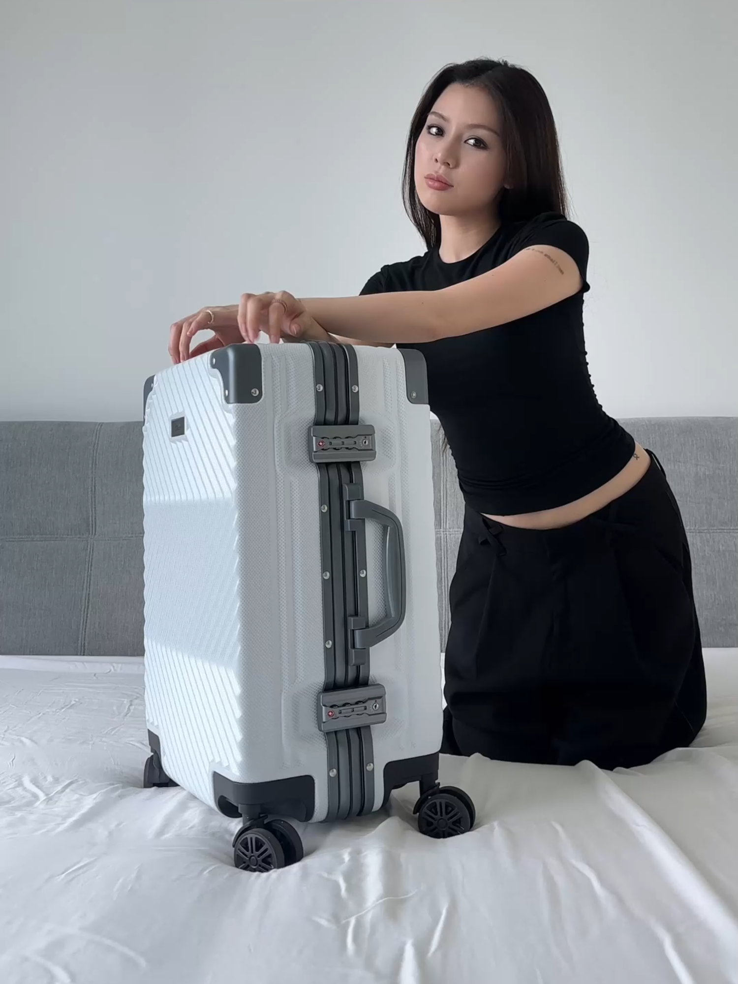 Pisani X9 - Hoàn hảo từ diện mạo đến tính năng Với lối thiết kế ziczac đầy cá tính, tone màu thời thượng cân được nhiều outfit cùng loạt tính năng tiên tiến, Pisani X9 nhanh chóng ghi điểm trong lòng giới mộ điệu trở thành chiếc vali chinh phục được nhiều tín đồ du lịch, các doanh nhân trẻ hay các KOLs trong suốt chuyến hành trình. #pisanivn #pisanix9