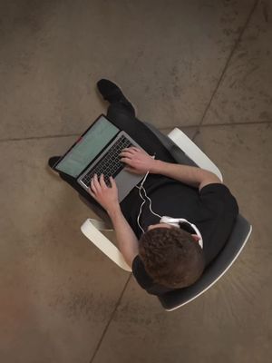 Estudia online a tu ritmo con clases en vivo. ¡Súmate a Coderhouse!